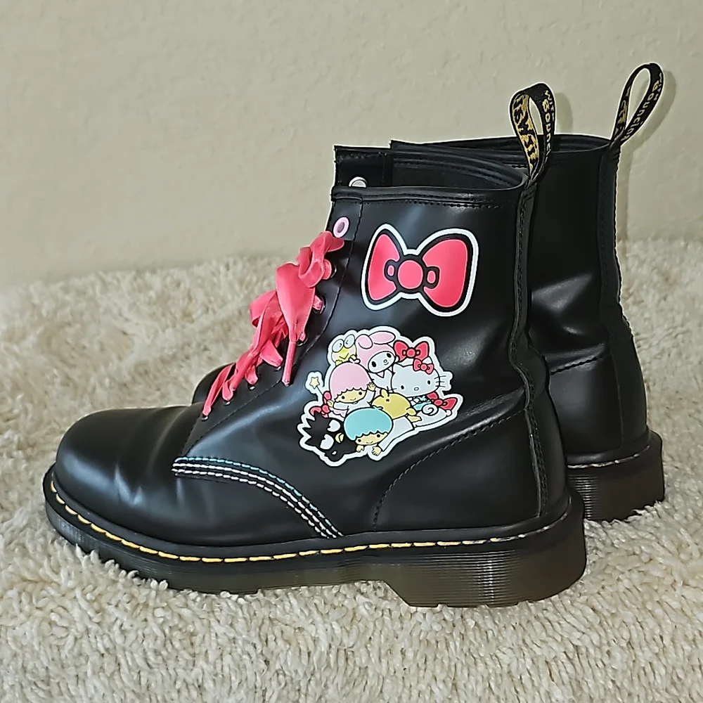 Dr. Martens X Hello Kitty & Friends Boots - Picture 9 of 16